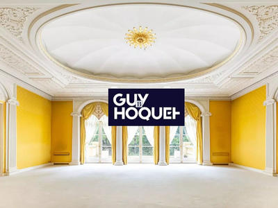 Maison - 1 061 m² - 12 pièces