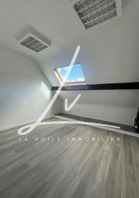 Bureau - 143 m² - 5 pièces