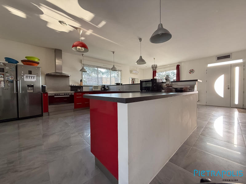 Maison - 220 m² - 7 pièces