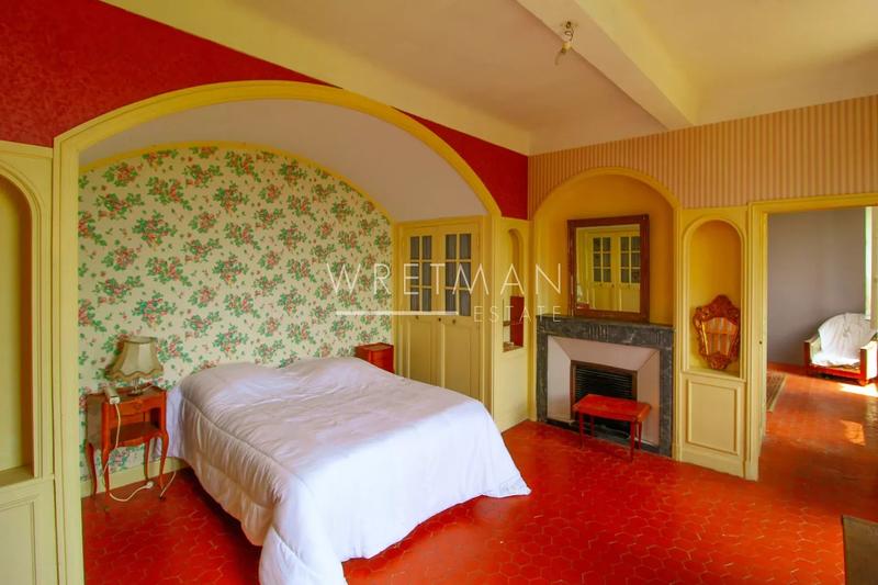 Mas - 300 m² - 13 pièces