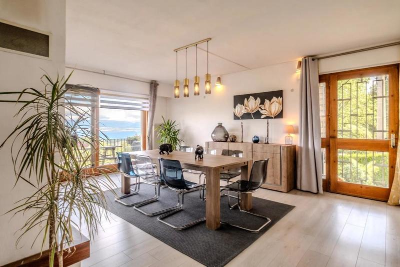 Propriété - 216 m² - 9 pièces