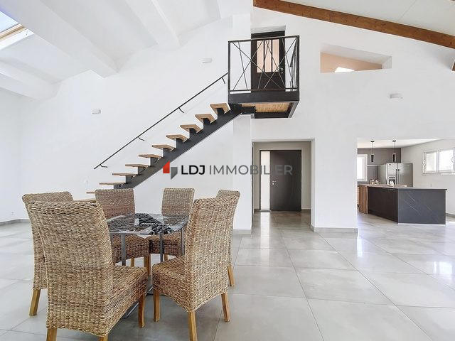 Villa - 378 m² - 10 pièces