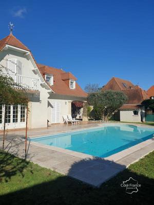 Maison traditionnelle - 167 m² - 6 pièces