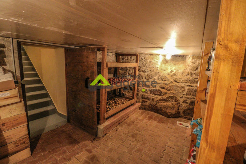 Propriété - 215 m² - 7 pièces