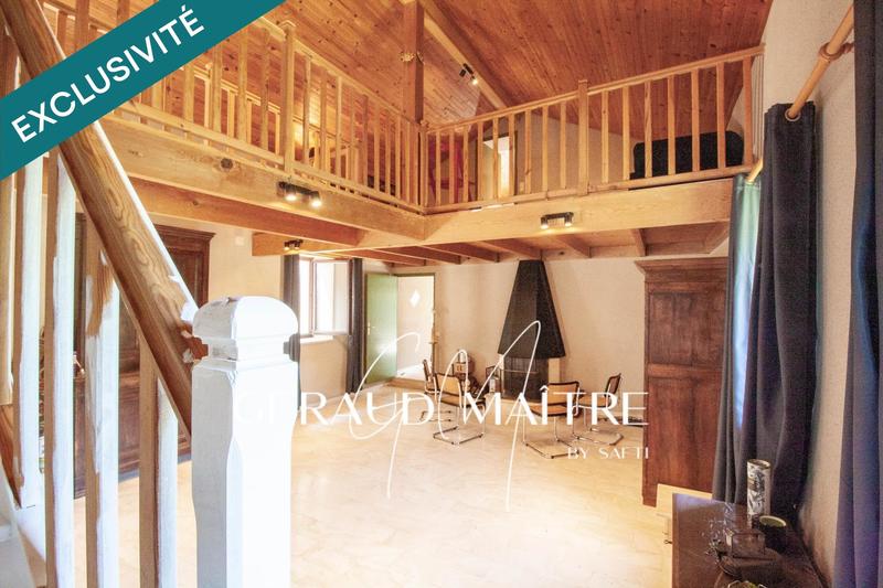 Maison - 1 080 m² - 90 pièces