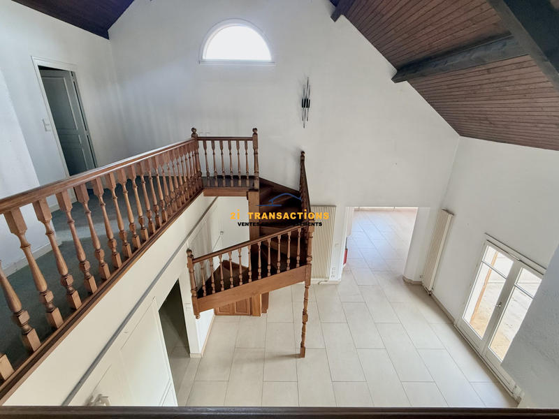 Maison - 220 m² - 8 pièces