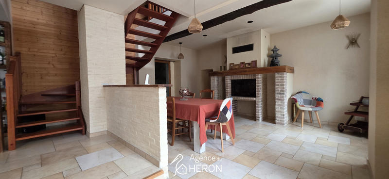 Maison - 217 m² - 6 pièces