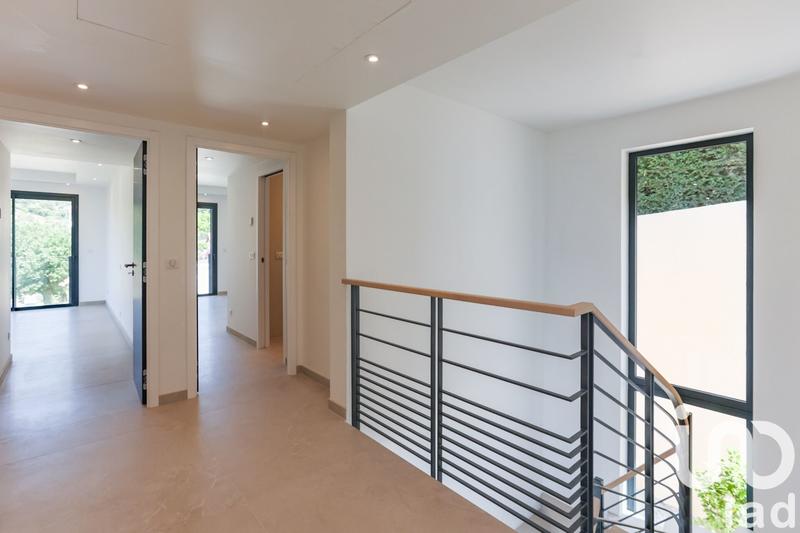 Maison - 259 m² - 5 pièces