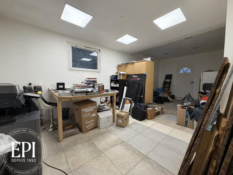 Local commercial - 588 m²