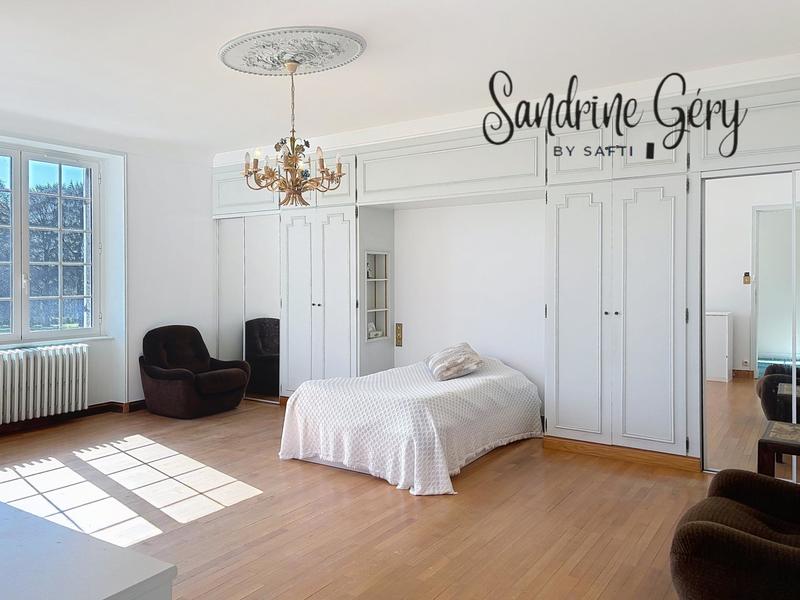 Maison de maîtres - 340 m² - 12 pièces