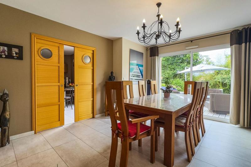 Villa - 240 m² - 6 pièces