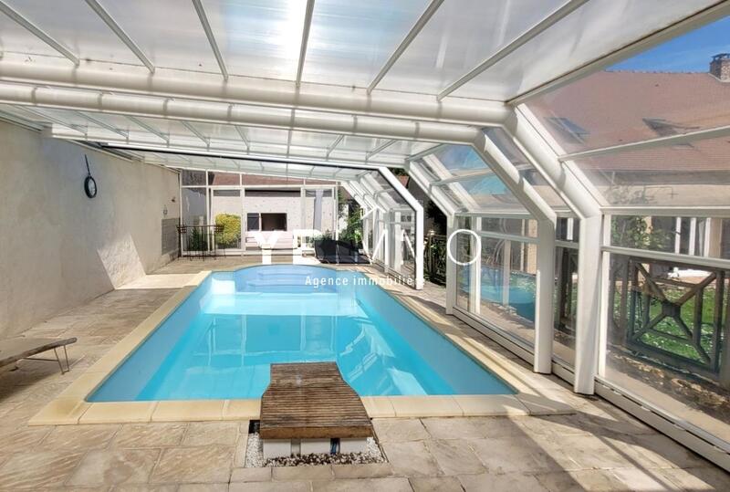 Maison - 218 m² - 9 pièces