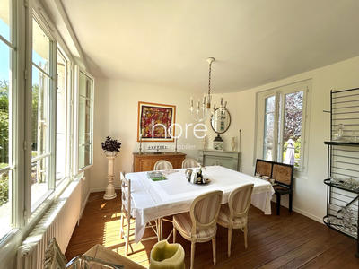 Maison - 282 m² - 11 pièces