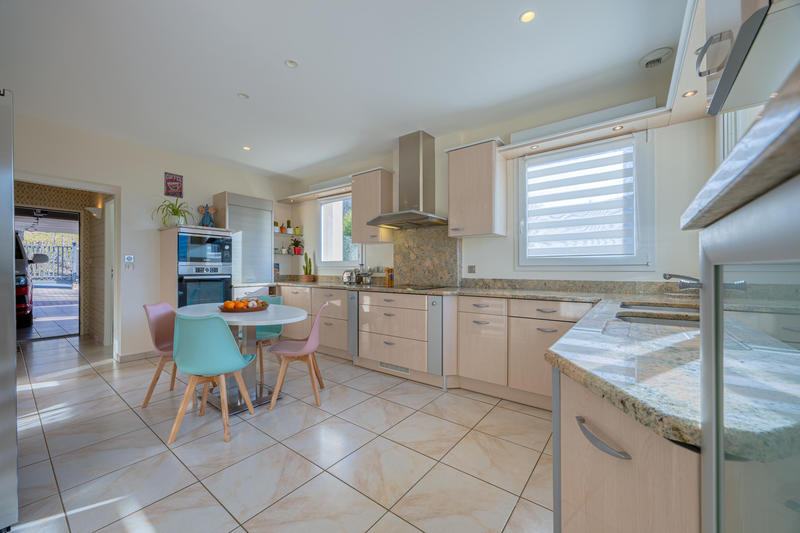 Villa - 250 m² - 5 pièces