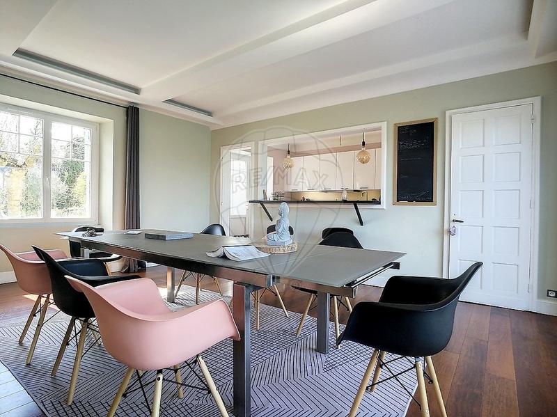 Maison - 232 m² - 6 pièces