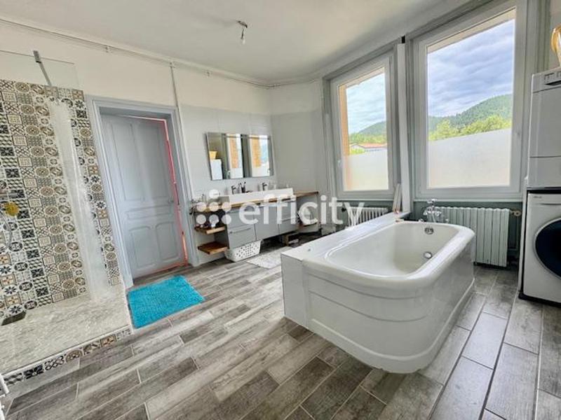 Maison - 270 m² - 11 pièces