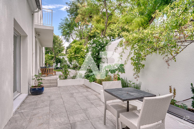 Maison - 337 m² - 8 pièces