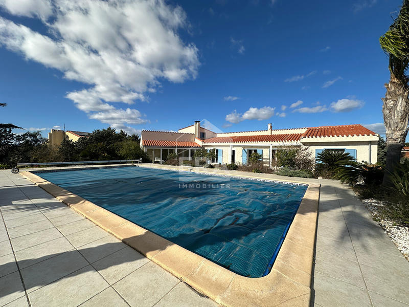 Maison - 270 m² - 9 pièces