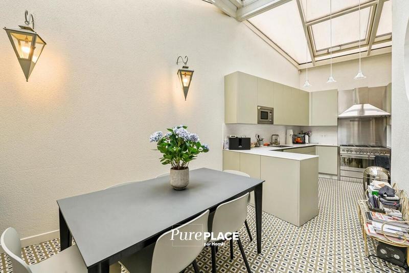 Maison de ville - 321 m² - 11 pièces