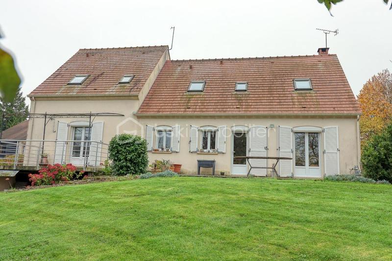 Maison traditionnelle - 193 m² - 8 pièces