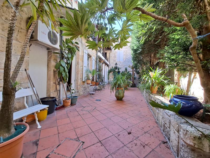 Maison - 288 m² - 10 pièces