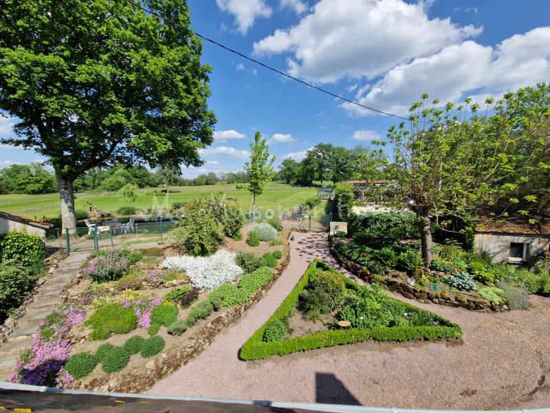 Maison - 420 m² - 12 pièces