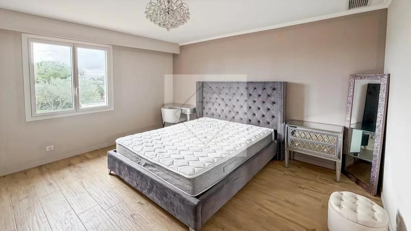 Villa - 220 m² - 5 pièces