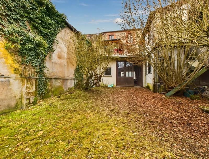 Maison - 220 m² - 8 pièces