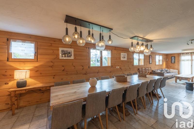 Châlet - 288 m² - 10 pièces