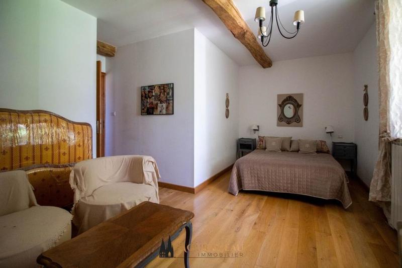 Demeure - 460 m² - 16 pièces