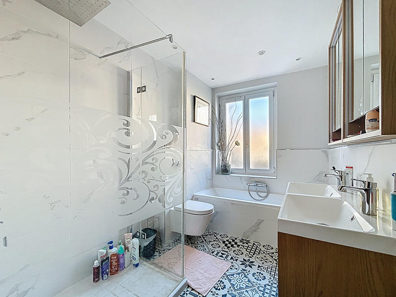 Appartement - 151 m² - 6 pièces