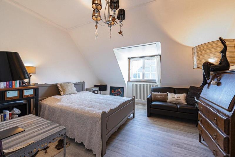 Maison - 182 m² - 9 pièces