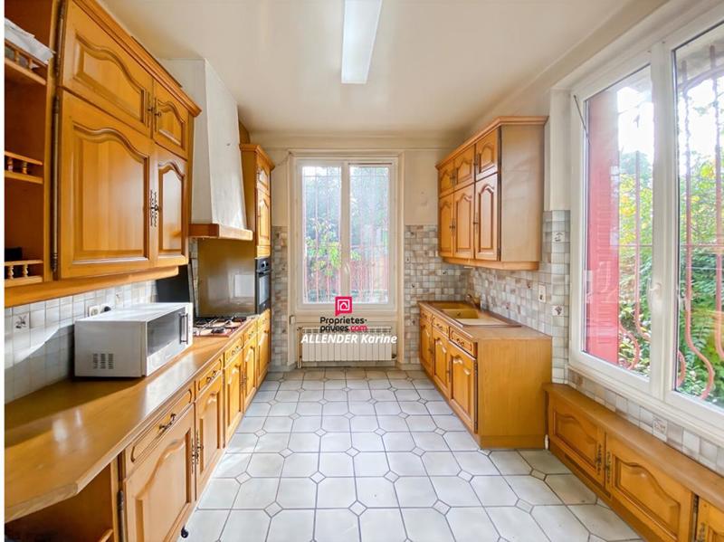 Maison - 263 m² - 8 pièces