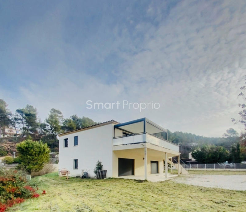 Propriété - 250 m² - 6 pièces