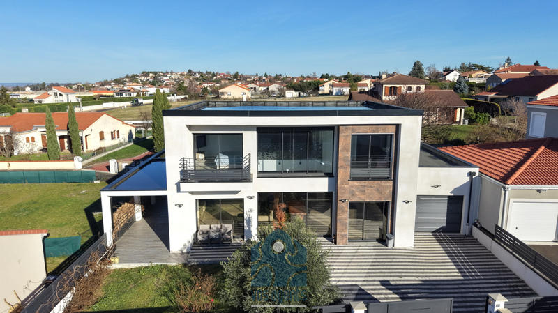 Maison - 224 m² - 6 pièces