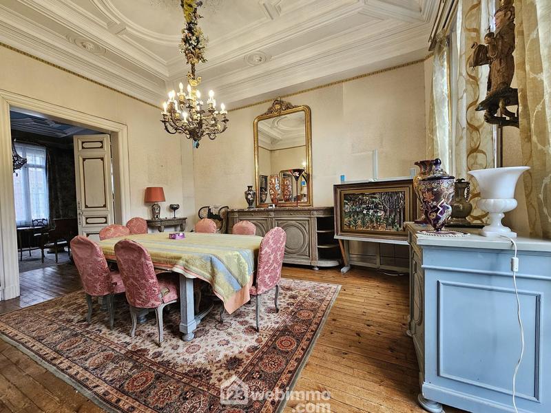 Maison - 353 m² - 9 pièces