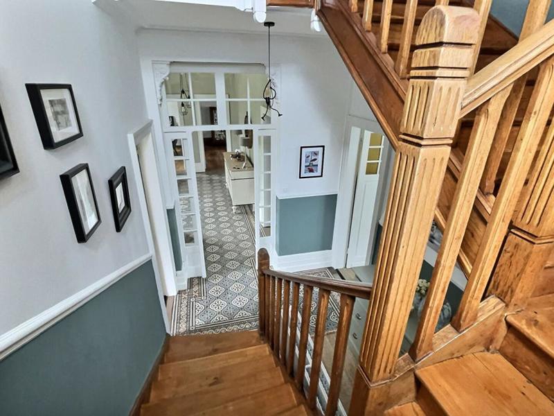 Propriété - 425 m² - 13 pièces