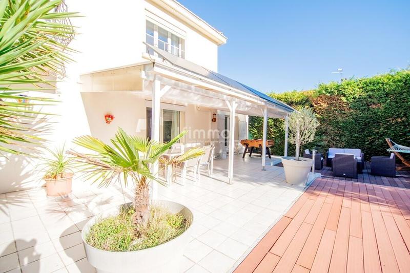 Maison - 166 m² - 6 pièces