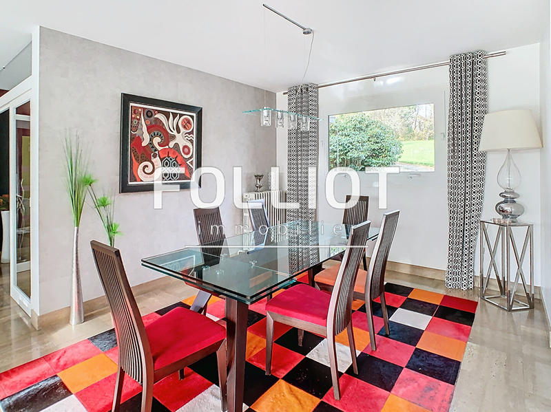 Maison - 275 m² - 6 pièces