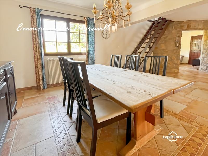 Propriété - 267 m² - 8 pièces