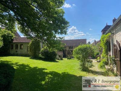 Maison - 250 m² - 9 pièces