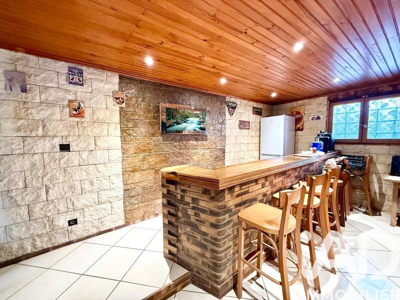 Maison - 227 m² - 9 pièces