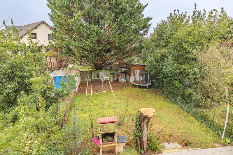 Maison - 250 m² - 7 pièces