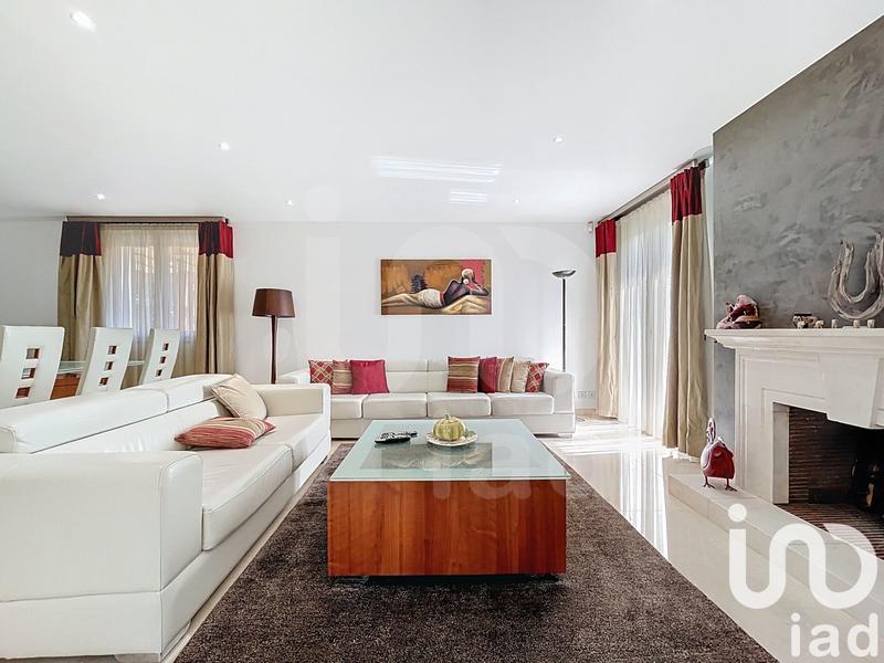 Maison - 181 m² - 7 pièces