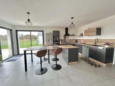 Maison traditionnelle - 94 m² - 5 pièces