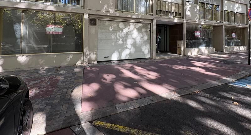 Local commercial - 350 m² - 4 pièces