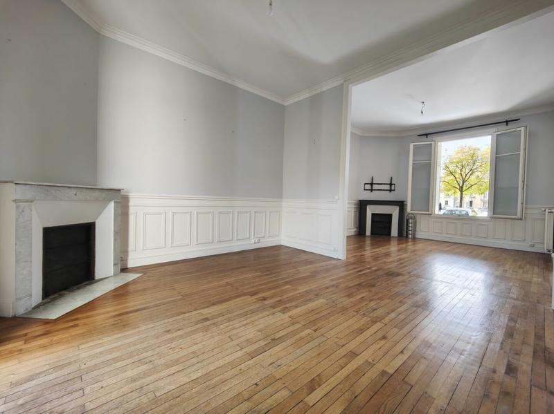 Maison traditionnelle - 190 m² - 10 pièces