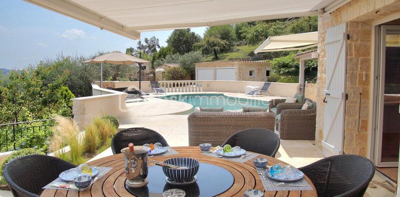 Propriété - 240 m² - 6 pièces