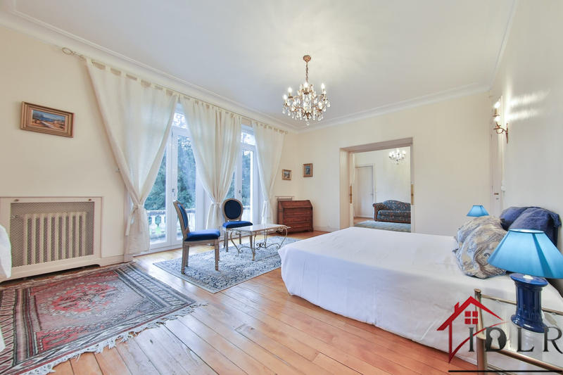 Château - 386 m² - 15 pièces