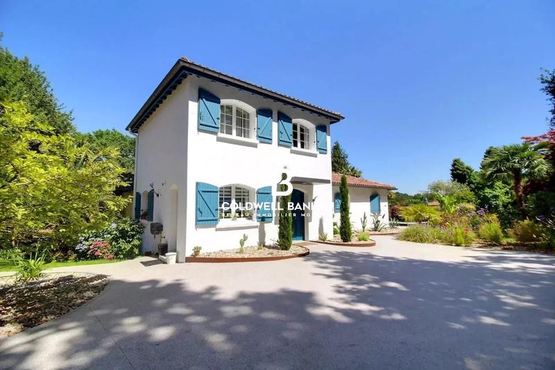 Maison - 200 m² - 6 pièces